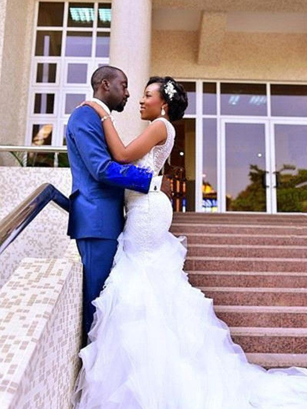 Vestidos de novia de corte trompeta/sirena con escote corazón, cuentas, organza, sin mangas y cola de corte