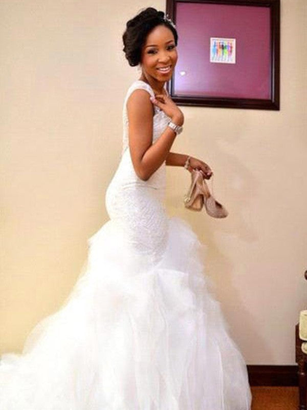 Vestidos de novia de corte trompeta/sirena con escote corazón, cuentas, organza, sin mangas y cola de corte