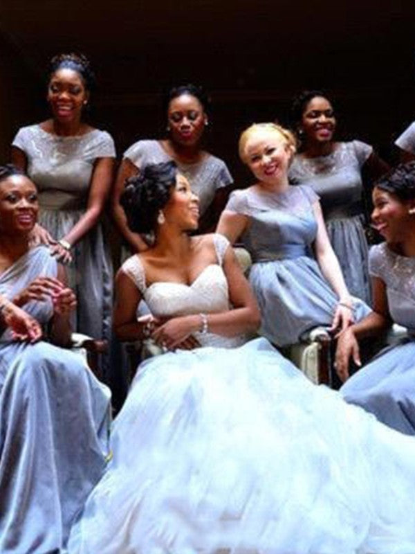 Vestidos de novia de corte trompeta/sirena con escote corazón, cuentas, organza, sin mangas y cola de corte