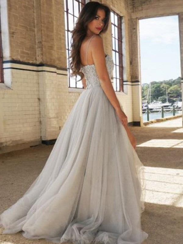 Vestidos de tul con cuentas, corte princesa, sin mangas, tirantes finos y cola larga