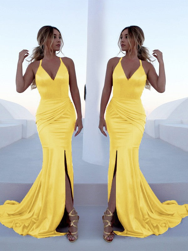 Abiti a tromba/sirena senza maniche con scollo all'americana, strascico a ruota, volant e raso di seta