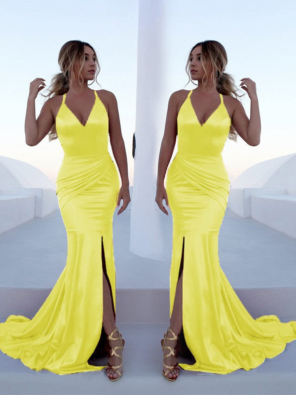 Abiti a tromba/sirena senza maniche con scollo all'americana, strascico a ruota, volant e raso di seta