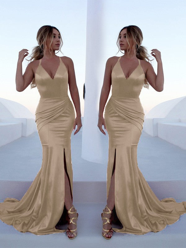 Abiti a tromba/sirena senza maniche con scollo all'americana, strascico a ruota, volant e raso di seta