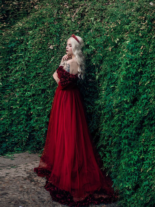 Vestidos de tul estilo princesa, corte A, mangas 1/2, flores hechas a mano, hombros descubiertos y cola larga