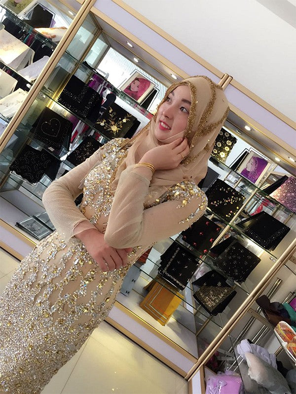 Vestidos musulmanes de tul con lentejuelas y mangas largas, corte tubo/columna, escote redondo y largo hasta el suelo