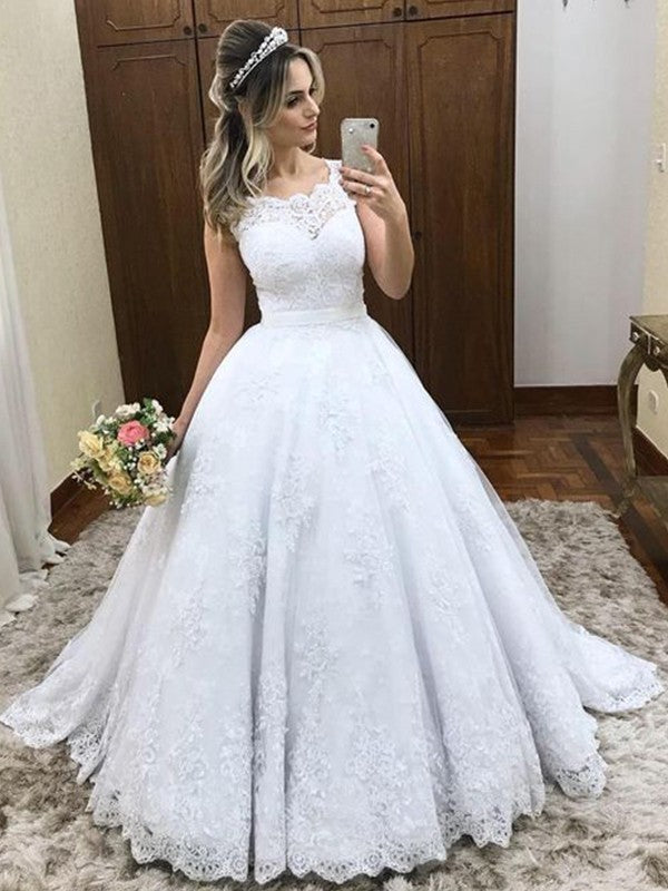 Vestidos de novia de satén con encaje y cola larga, sin mangas y corte de baile
