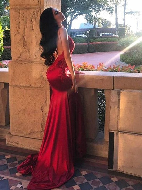 Abiti in raso di seta con applicazioni, senza maniche, a tubino/colonna, con spalline sottili e strascico a ruota