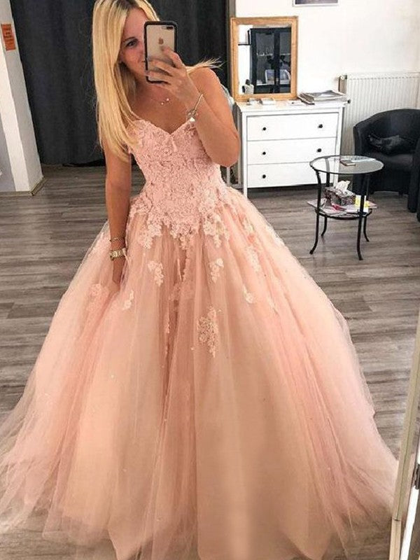 Vestidos de tul con apliques y escote corazón sin mangas y corte de baile