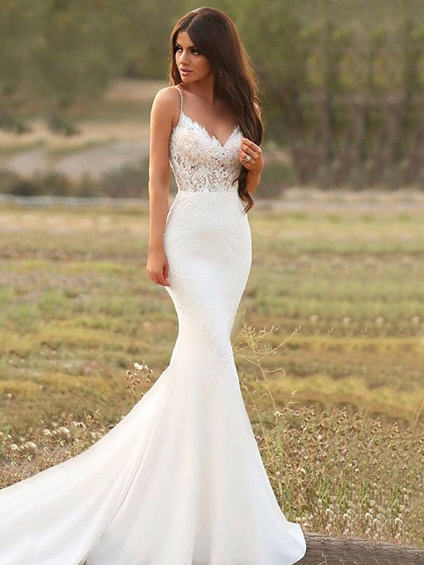 Vestidos de novia de corte trompeta/sirena con apliques de crepé, tirantes finos, sin mangas y cola de corte