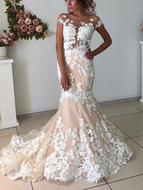 Vestidos de novia con corte sirena, tul, apliques, escote barco, mangas cortas y cola larga