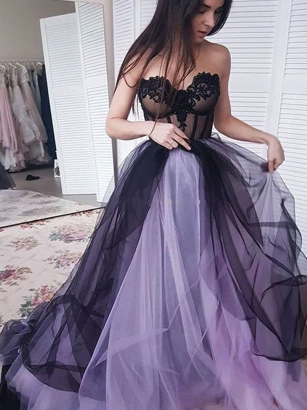 Vestidos de corte A/princesa con apliques de tul, sin tirantes, sin mangas y con cola de corte