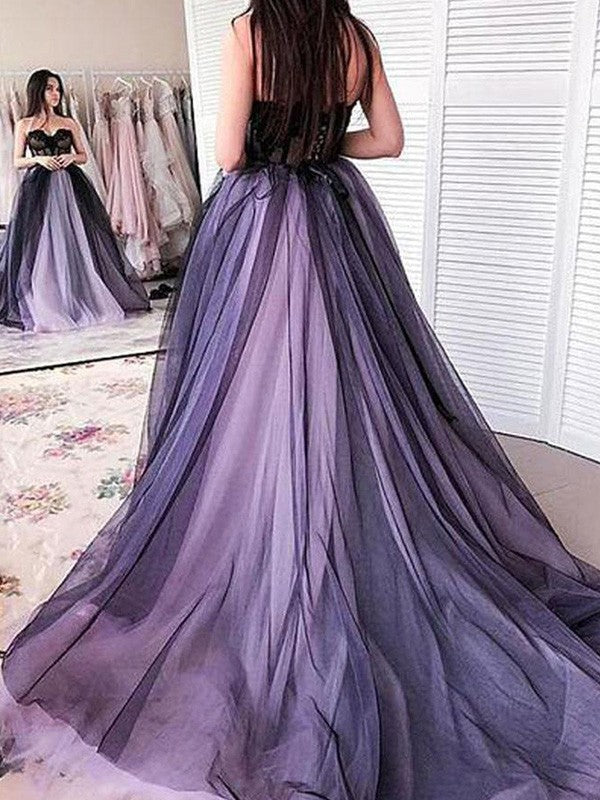 Vestidos de corte A/princesa con apliques de tul, sin tirantes, sin mangas y con cola de corte
