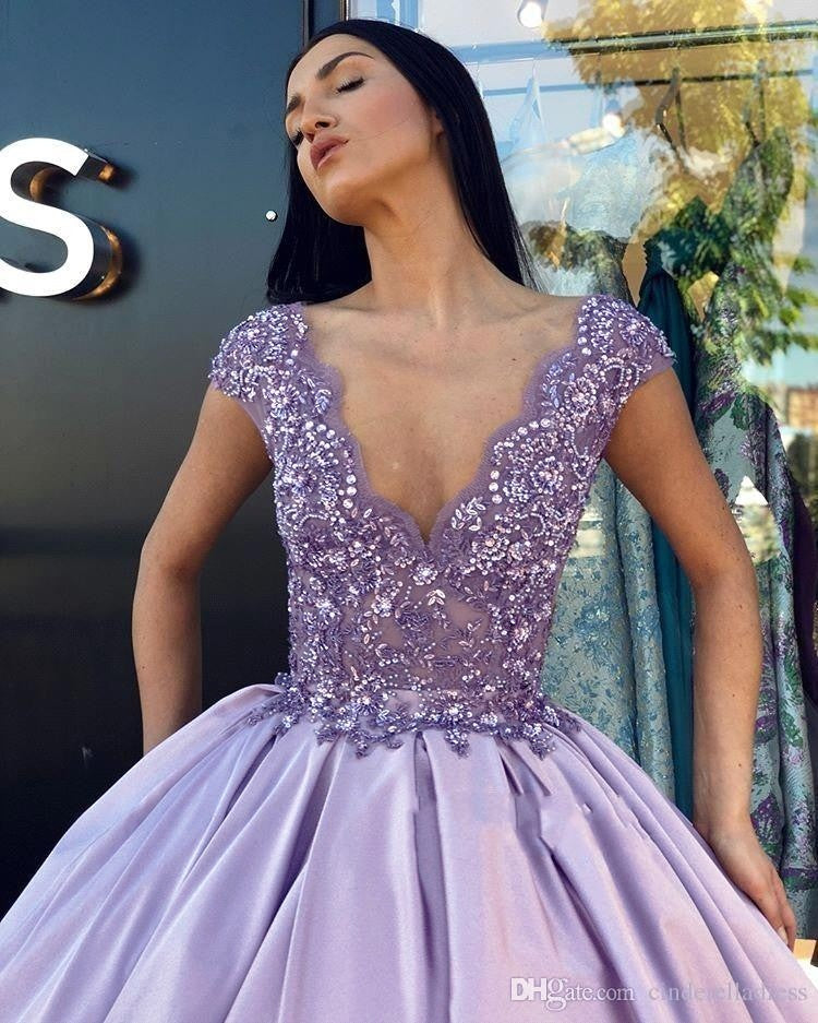 Vestidos de fiesta de satén con cuentas, escote en V, mangas cortas y largo hasta el suelo