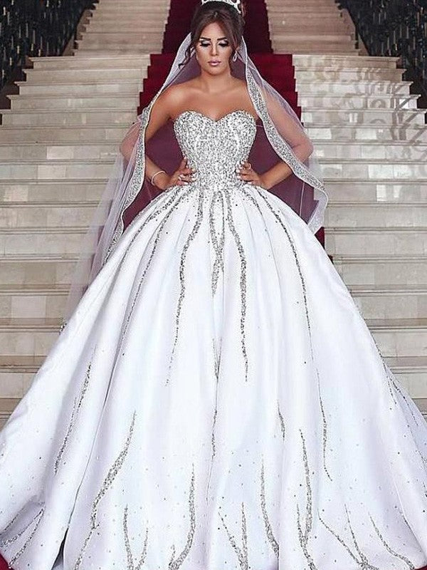 Vestidos de novia con escote corazón, satén, abalorios, sin mangas, con cola larga