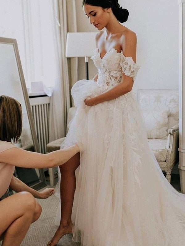 Vestidos de novia de corte A/princesa, sin mangas, de tul, con hombros descubiertos, apliques y cola larga