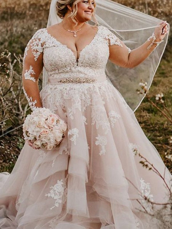 Abiti da sposa taglie forti con scollo a V, maniche lunghe, strascico in tulle e applicazioni