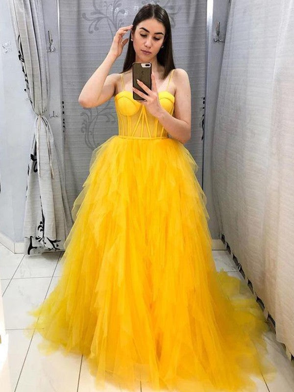 Vestidos de corte A/princesa con tul, volantes, tirantes finos, sin mangas y cola larga