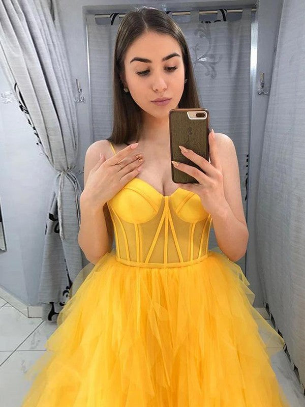 Vestidos de corte A/princesa con tul, volantes, tirantes finos, sin mangas y cola larga