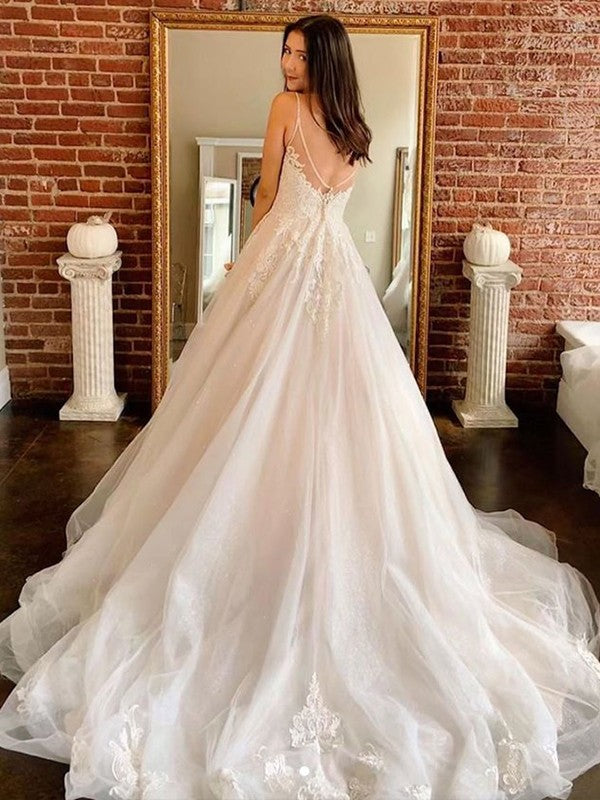 Vestidos de novia de corte A/princesa con apliques de encaje, escote en V, sin mangas y cola larga