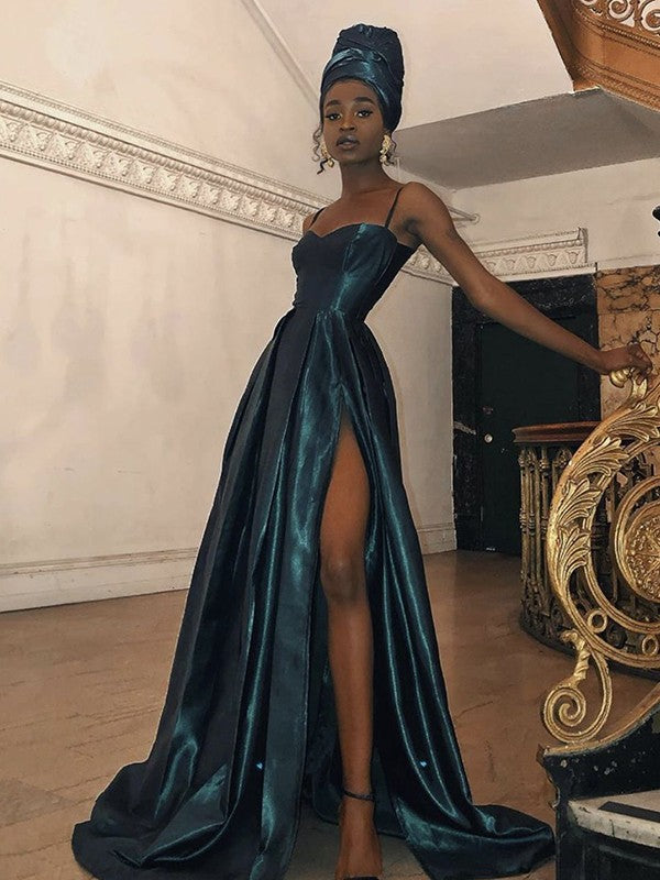 Vestidos de corte A/princesa, satén tipo seda, volantes, tirantes finos, sin mangas, con cola larga