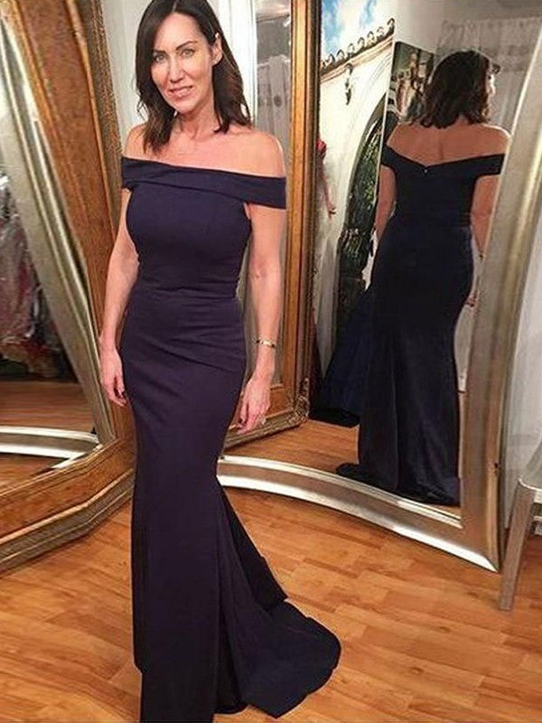 Vestidos para madre de la novia con corte tubo/columna, crepé, fruncido, hombros descubiertos, sin mangas, cola larga