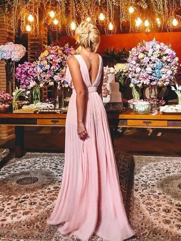 Vestidos de madre de la novia de gasa con volantes, escote en V, sin mangas y cola larga