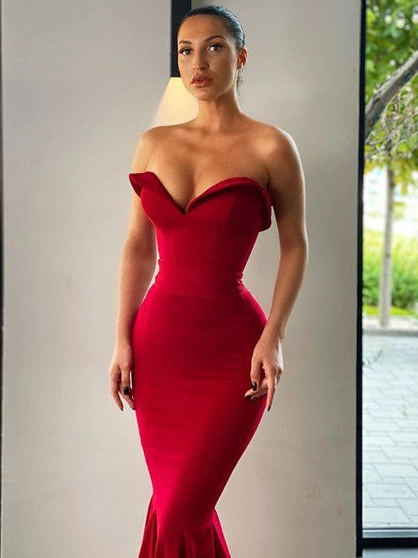 Vestidos de corte trompeta/sirena con crepé, volantes, escote corazón, sin mangas y cola larga