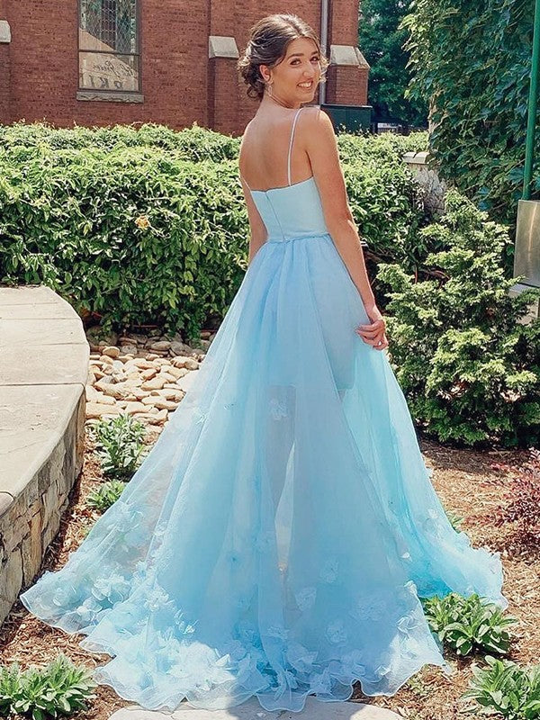Vestidos de corte A/princesa de organza con flores hechas a mano, tirantes finos, sin mangas y con cola larga