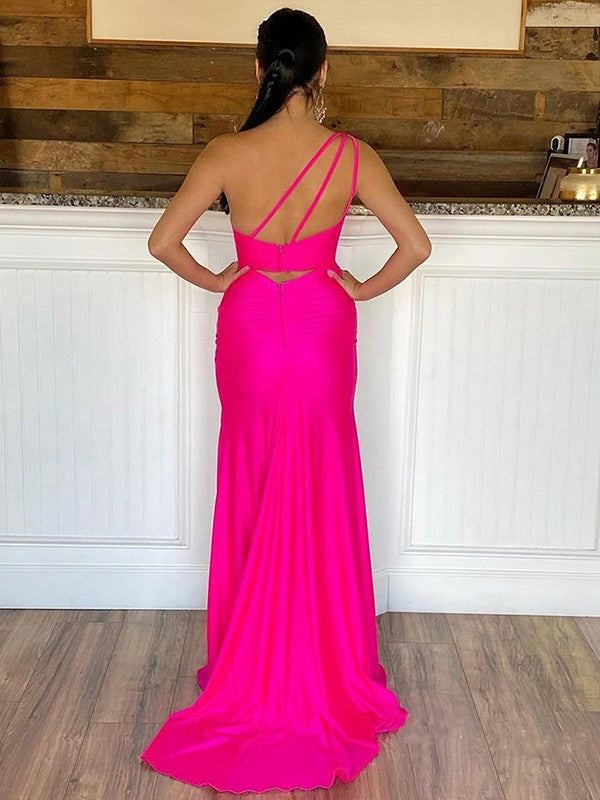 Abiti a tubino/colonna in raso intrecciato con arricciature, monospalla, senza maniche, con strascico a ruota