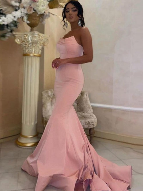 Vestidos de corte trompeta/sirena con charmeuse, volantes, sin tirantes, sin mangas y con cola larga