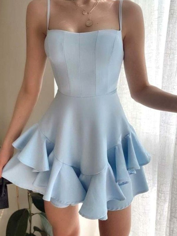 Vestido de fiesta corto sin mangas con tirantes finos y borde con volantes de crepé estilo princesa único