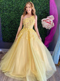 Abiti a trapezio/principessa con applicazioni in tulle, monospalla, senza maniche, con strascico a ruota