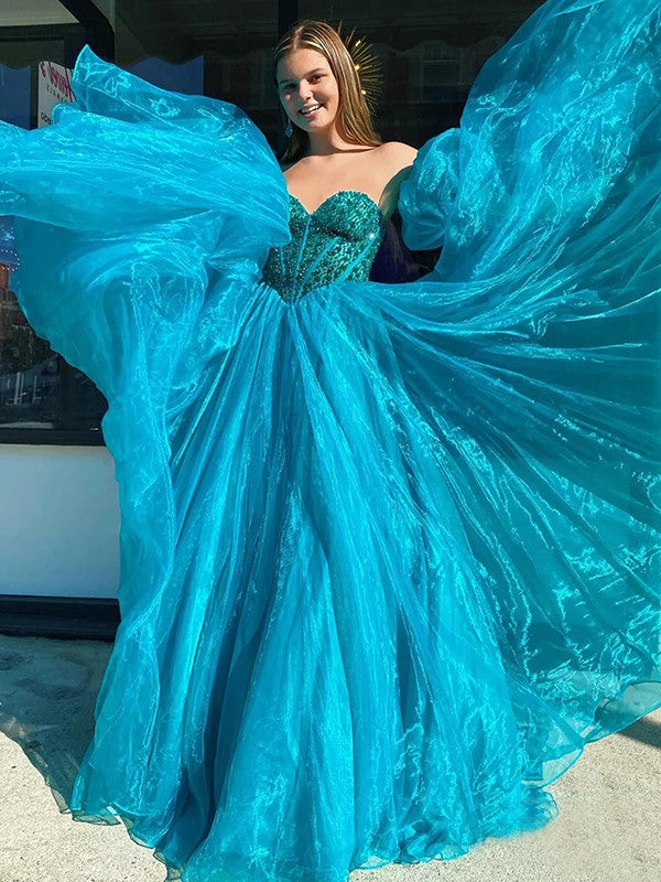 Vestidos de fiesta con organza, volantes, escote corazón, mangas cortas y cola larga