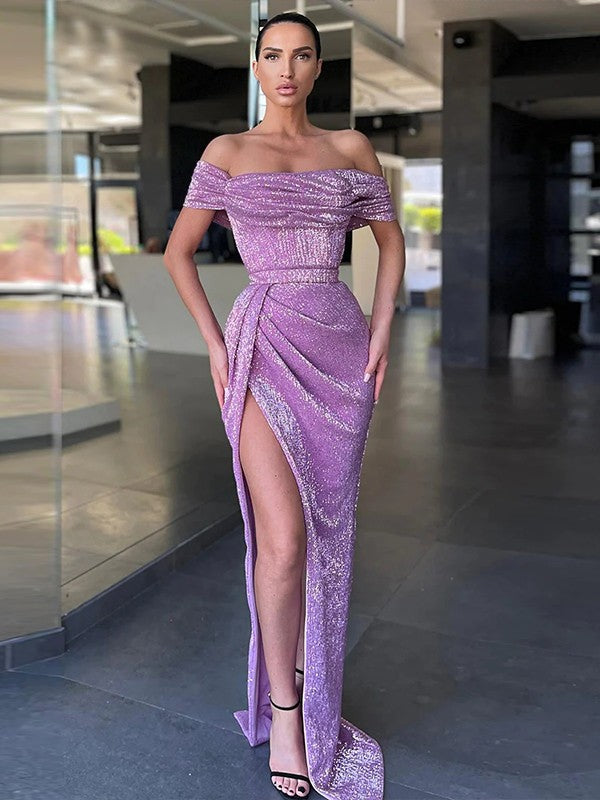 Abiti a tubino/colonna con arricciature, spalle scoperte, senza maniche, strascico a ruota