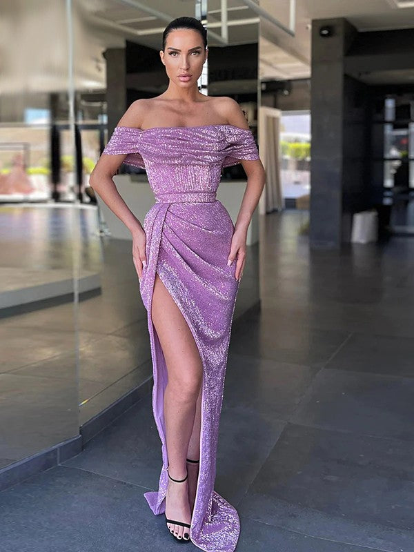 Abiti a tubino/colonna con arricciature, spalle scoperte, senza maniche, strascico a ruota