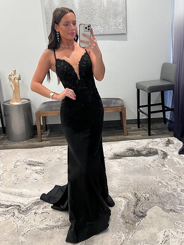 Abiti a tubino/colonna in crêpe con applicazioni, scollo a V, senza maniche, strascico a ruota