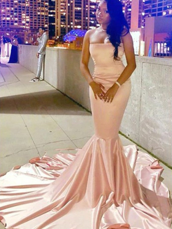 Vestidos de corte sirena/trompeta con cola de satén tipo seda, sin tirantes y sin mangas