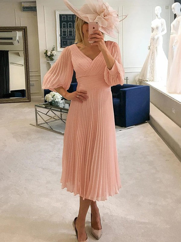 Vestidos de madre de la novia de gasa con volantes, escote en V, mangas 3/4 y largo hasta la rodilla