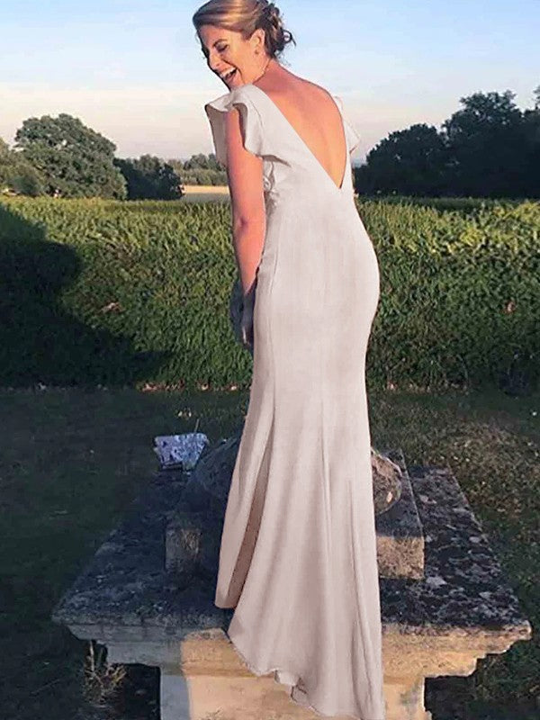 Abiti da damigella d'onore a tubino/colonna in crêpe con balza, maniche corte e strascico a barchetta