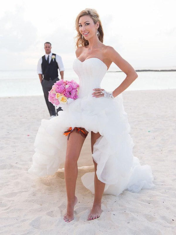 Vestidos de novia de organza asimétricos sin mangas con escote corazón y corte princesa