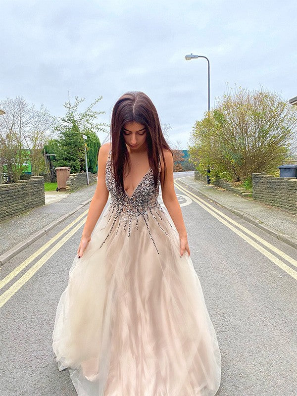Vestidos de corte A/princesa con tul, lentejuelas, escote en V, sin mangas y cola larga