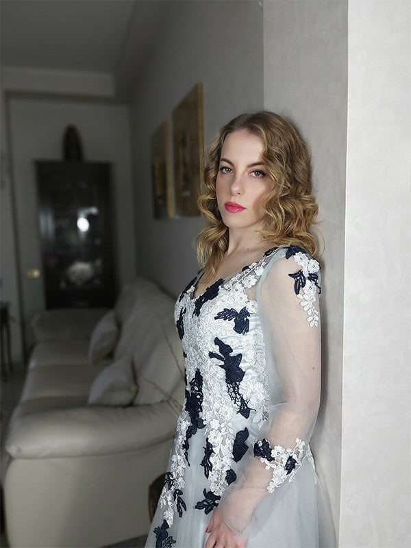 Vestidos de corte A/princesa con mangas largas, apliques de tul, escote en V y largo hasta el suelo