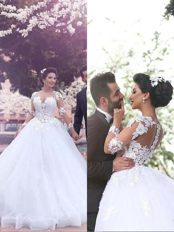 Vestidos de novia de tul con mangas largas y escote corazón y cola de corte gala