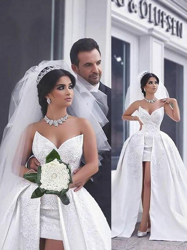 Vestidos de novia con escote corazón, sin mangas, de satén y cuentas, con cola capilla