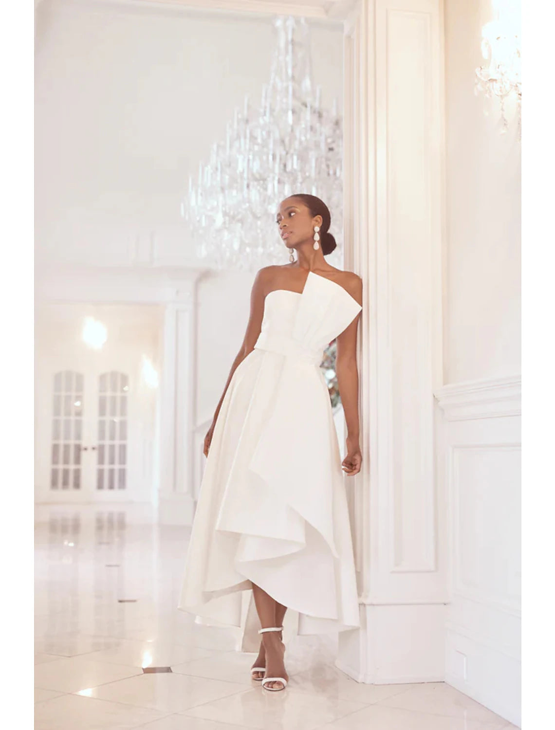 Abiti da ballo a trapezio, eleganti, formali, asimmetrici, senza maniche, senza spalline, in taffetà con arricciature