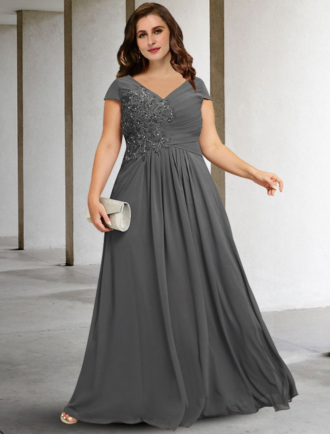 Abiti da sposa a trapezio per la madre della sposa, taglie forti, eleganti, con curve che nascondono la pancia, lunghi fino al pavimento, maniche corte, scollo a V, in chiffon con pieghe e applicazioni di paillettes