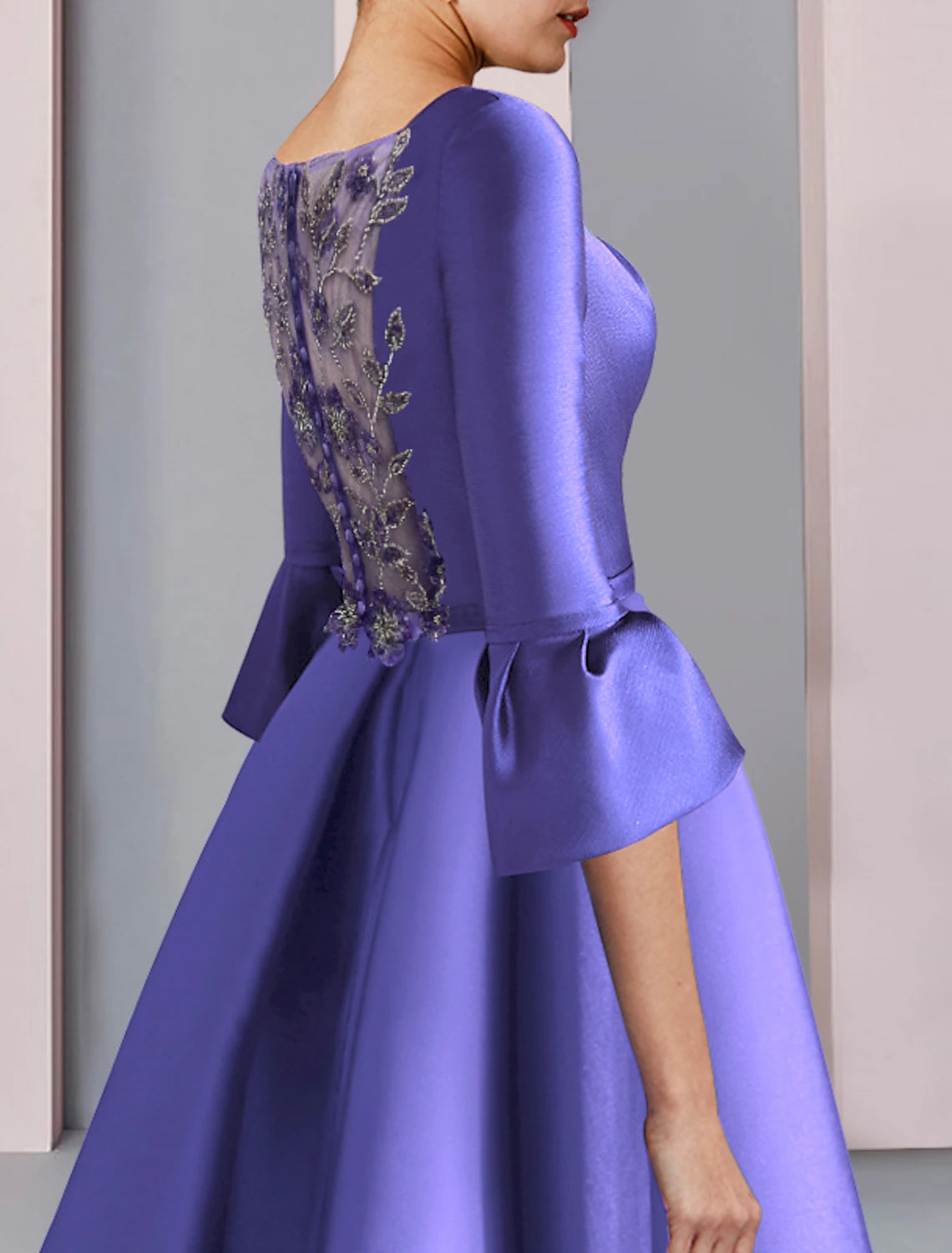 Abito da cerimonia per la madre della sposa, elegante, a trapezio, con scollo a barchetta, lunghezza al pavimento, in raso, manica a 3/4, con fiocco/i, pieghe e ricamo