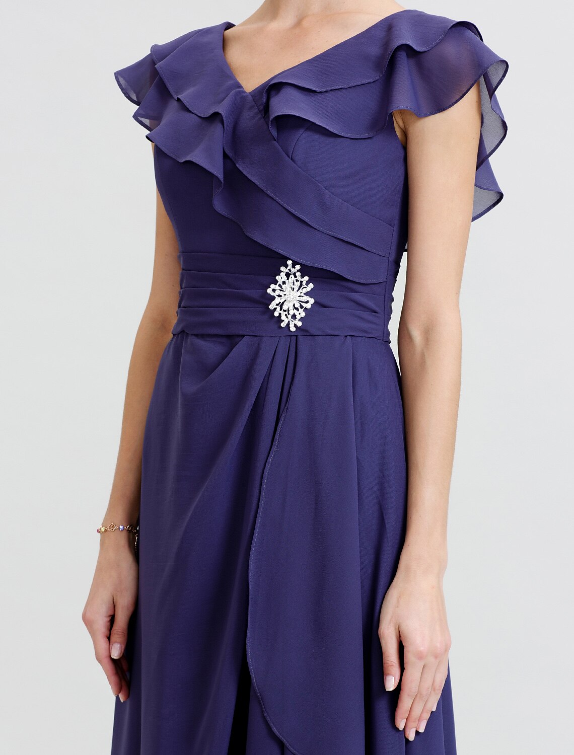 Abito da madre della sposa a trapezio, formale, con schiena scoperta, elegante, scollo a V, lunghezza pavimento, in chiffon, maniche corte, senza cintura/nastro, spilla di cristallo