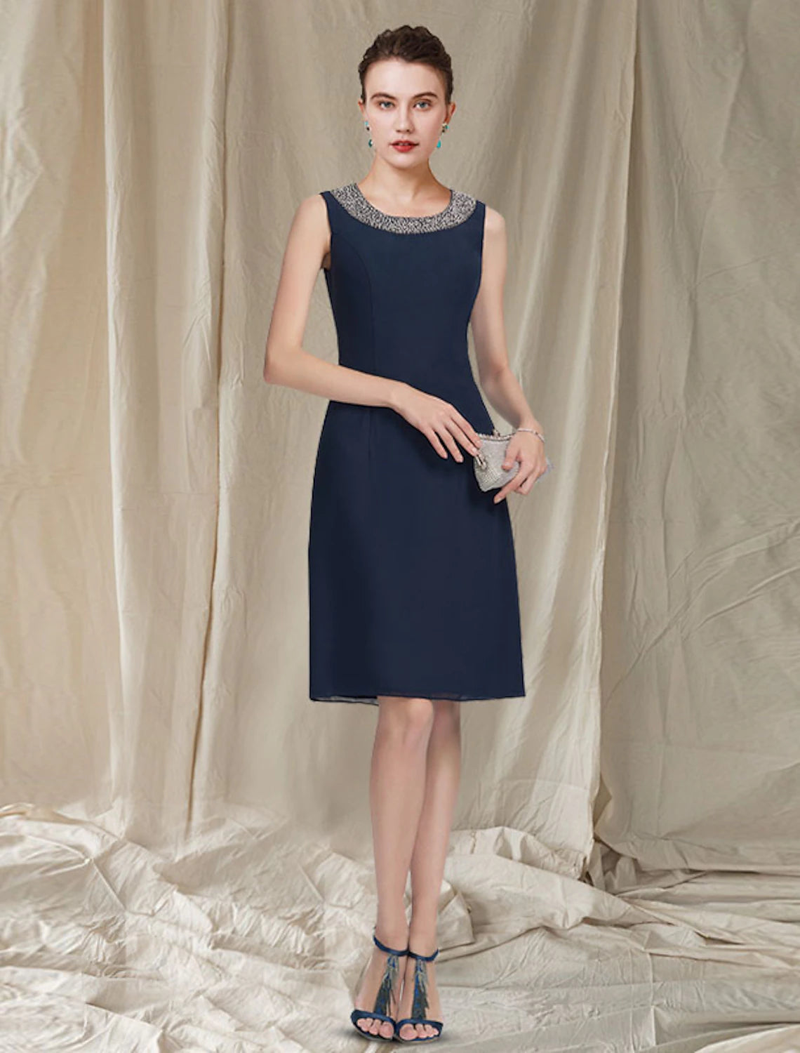 Vestido elegante de dos piezas para madre de la novia, de tubo o columna, con cuello joya, largo hasta la rodilla, de gasa, sin mangas, con chaqueta y abalorios y lentejuelas