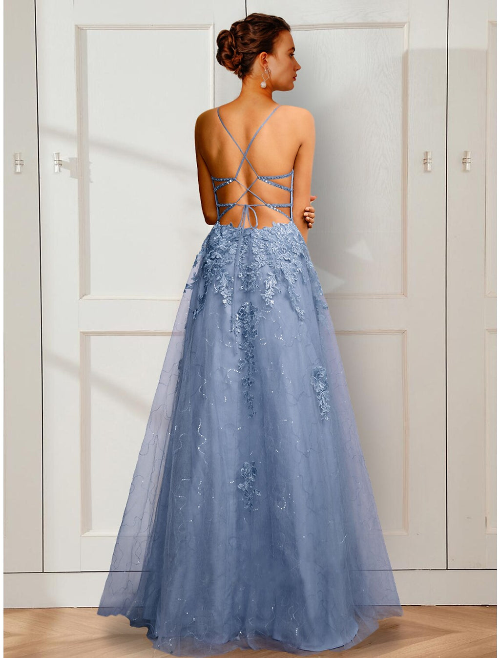 Dusty Blue A-Line Tulle Bridesmaid Dress with Lace Appliques